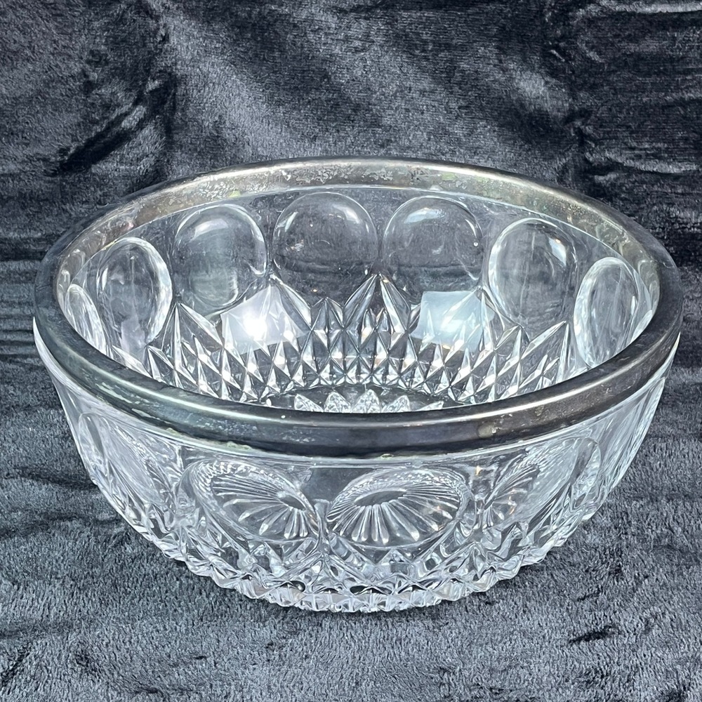 Vintage Pressed Glass Serving Bowl 8.5 in Diamond Cut Starburst Base Clear Round